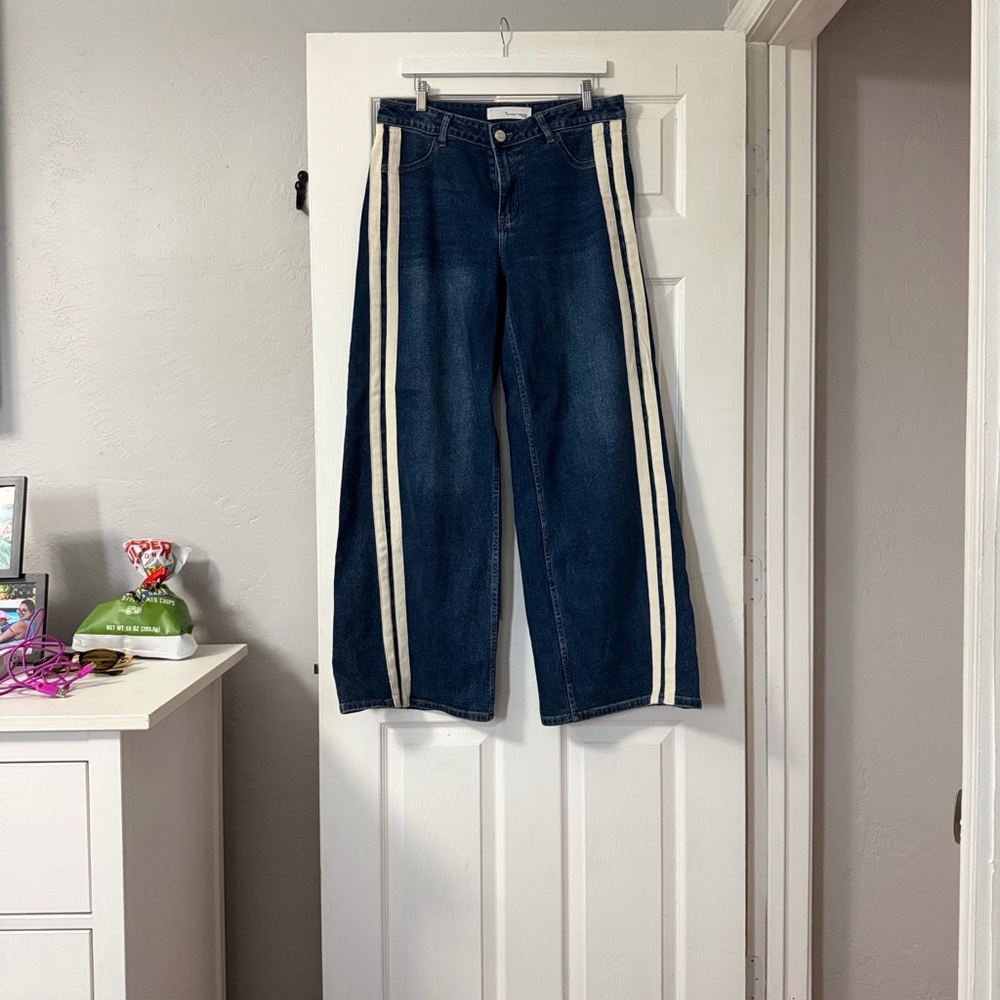 Stylish Wide Leg Denim Jeans with White Stripes